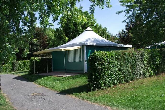 Imagen general del Hotel Camping Parc de Charouzech. Foto 14