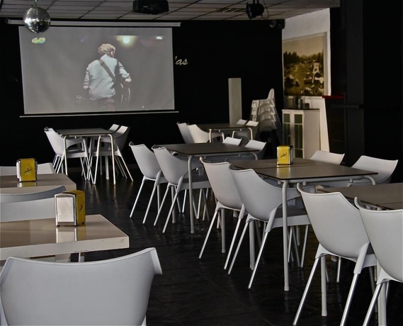 Imagen del bar/restaurante del Hotel Camping Roca. Foto 3