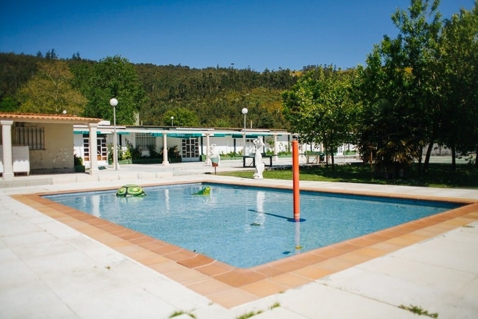 Imagen de la piscina del Hotel Camping Rural Ría de Arosa II. Foto 15