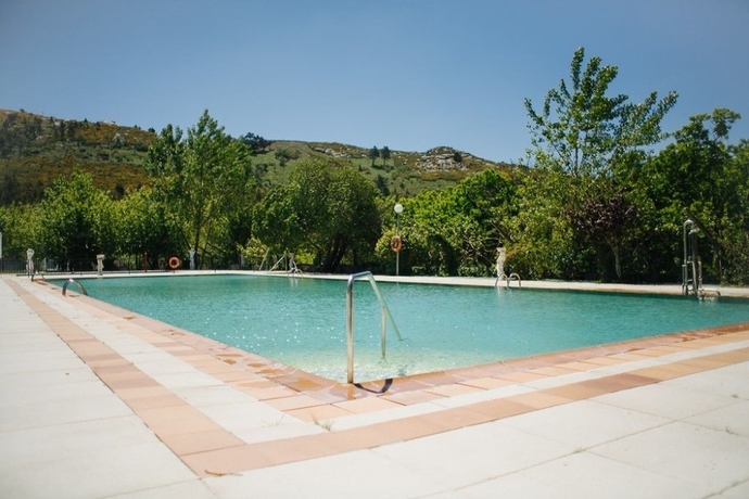 Imagen de la piscina del Hotel Camping Rural Ría de Arosa II. Foto 19