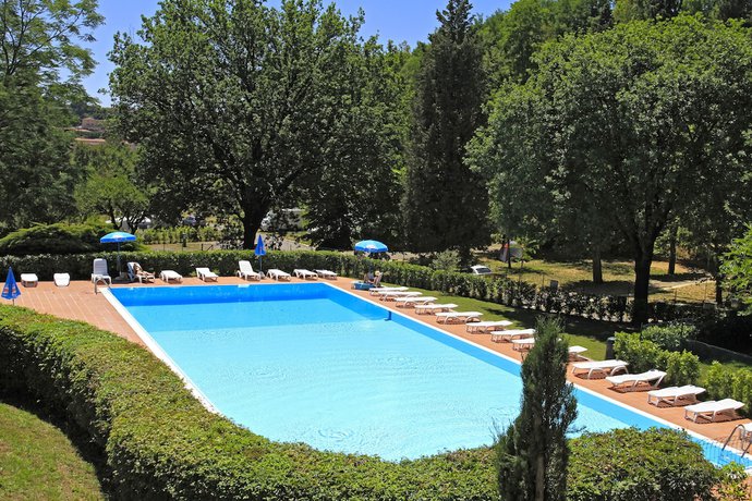 Imagen de la piscina del Hotel Camping Siena Colleverde. Foto 17