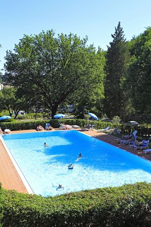 Imagen de la piscina del Hotel Camping Siena Colleverde. Foto 19
