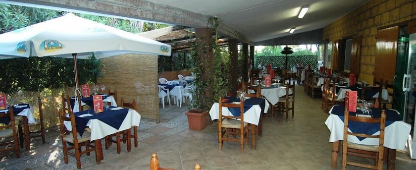 Imagen del bar/restaurante del Hotel Camping Sole e Mare. Foto 2