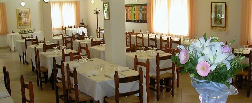 Imagen del bar/restaurante del Hotel Camping Sole e Mare. Foto 3