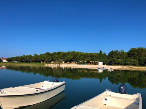 Imagen general del Hotel Camping Vransko jezero - Crkvine. Foto 1