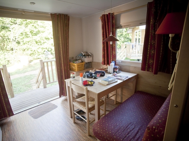 Imagen de la habitación del Hotel Camping de Lyon. Foto 1