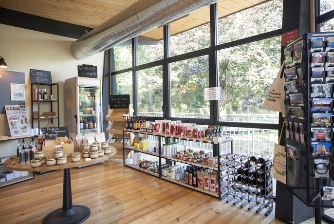 Imagen de los interiores del Hotel Camping de Lyon. Foto 19