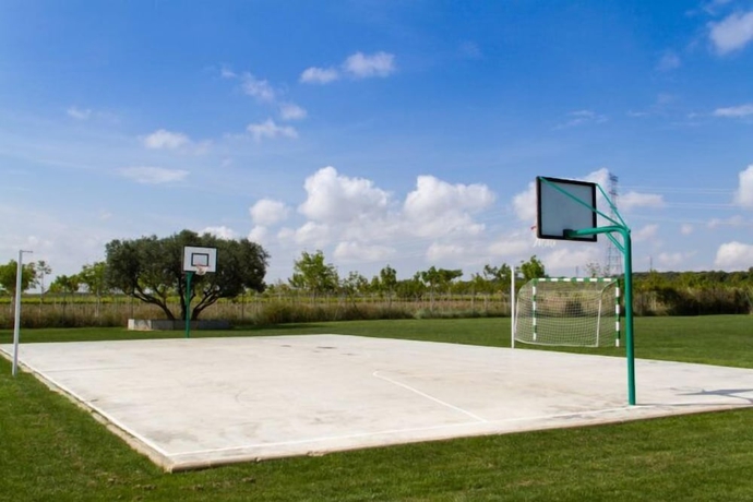 Imagen general del Hotel Camping de Olite. Foto 2