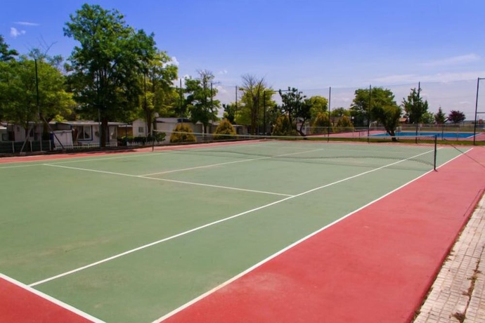 Imagen general del Hotel Camping de Olite. Foto 3