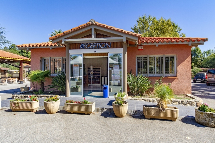 Imagen de los interiores del Hotel Camping de Pujol. Foto 19