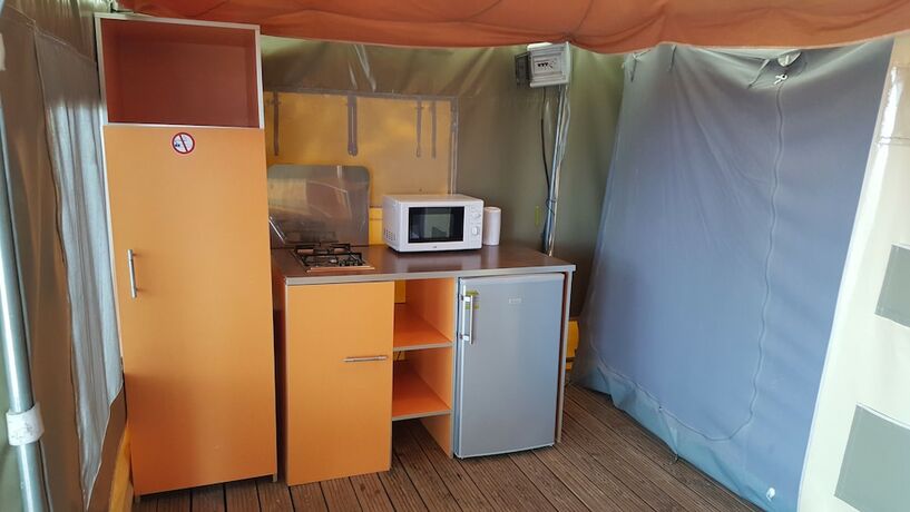 Imagen general del Hotel Camping de l\'&Icirc;le. Foto 10
