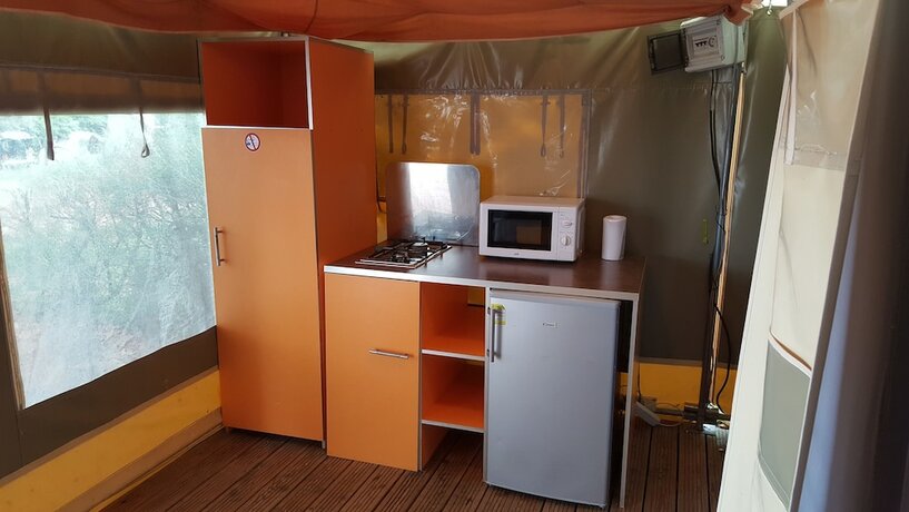 Imagen general del Hotel Camping de l\'&Icirc;le. Foto 15