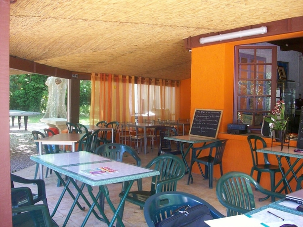 Imagen de la piscina del Hotel Camping de la Chapelette. Foto 13