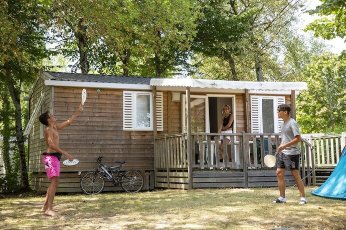 Imagen de la habitación del Hotel Camping du Lac de Saint-Pardoux. Foto 17