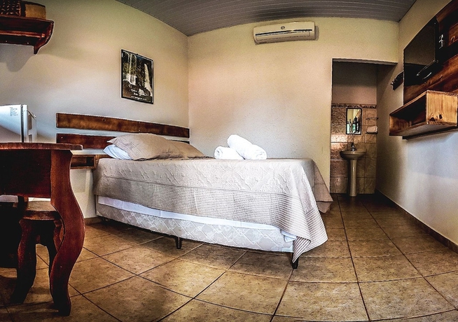 Imagen de la habitación del Hotel Camping e Lazer Jacar&eacute;. Foto 6
