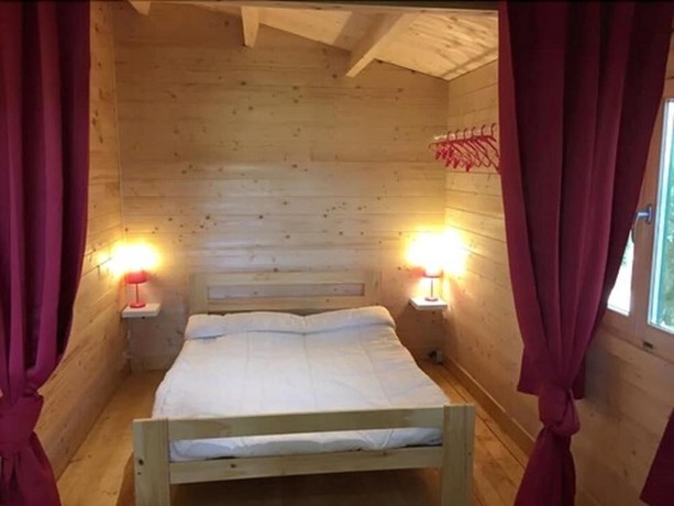 Imagen general del Hotel Camping la Garenne. Foto 3