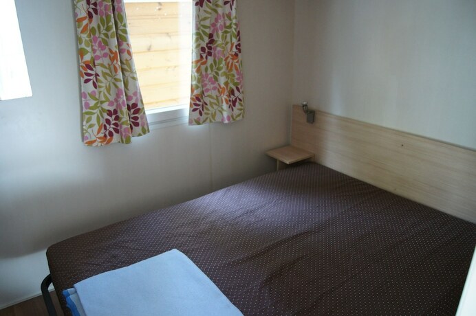 Imagen de la habitación del Hotel Camping la Source. Foto 15