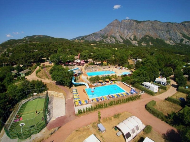 Imagen de la piscina del Hotel Camping la Viste. Foto 18