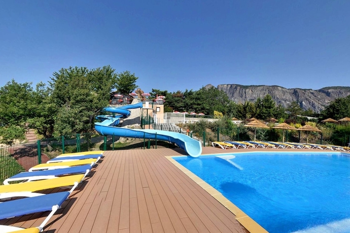 Imagen de la piscina del Hotel Camping la Viste. Foto 19