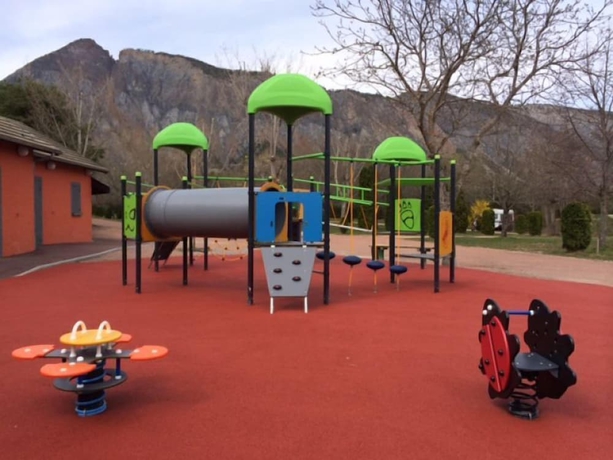 Imagen de los exteriores del Hotel Camping la Viste. Foto 15