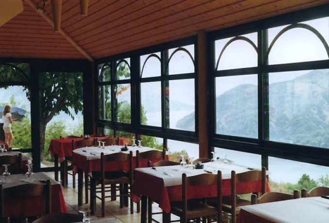 Imagen del bar/restaurante del Hotel Camping la Viste. Foto 3