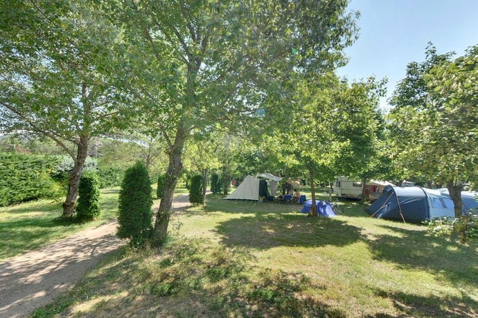 Imagen de los exteriores del Hotel Camping la Viste. Foto 17