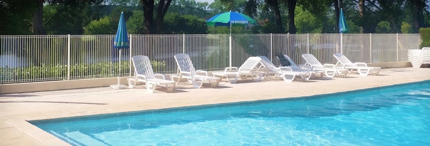 Imagen de la piscina del Hotel Camping les Bo-Bains. Foto 16