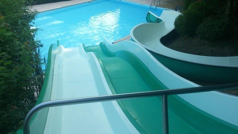 Imagen de la piscina del Hotel Camping les Bo-Bains. Foto 17