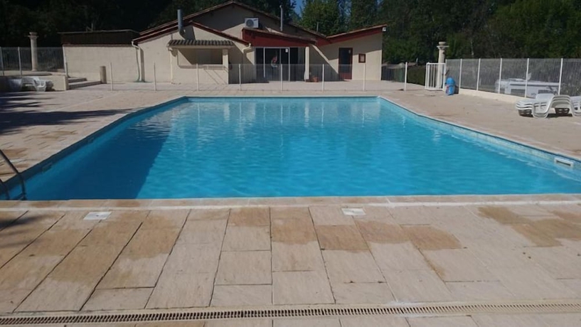 Imagen de la piscina del Hotel Camping les Bo-Bains. Foto 18