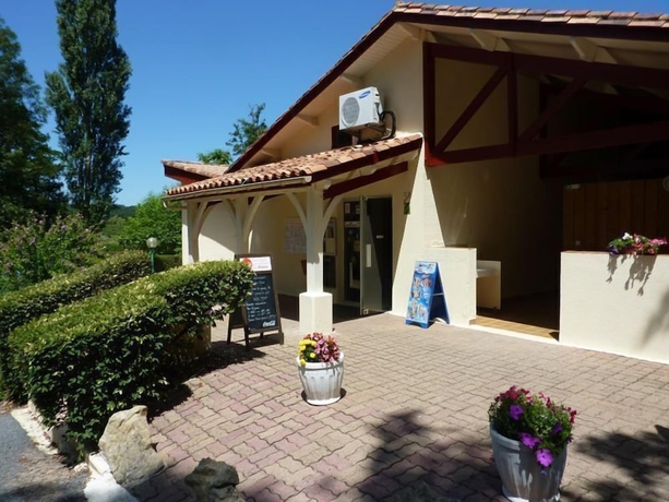 Imagen de los interiores del Hotel Camping les Bo-Bains. Foto 13
