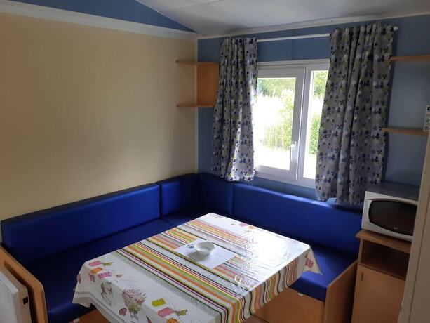 Imagen de la habitación del Hotel Camping les Lavandes. Foto 13