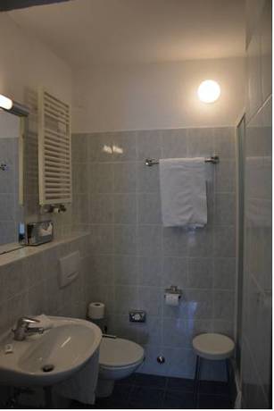 Imagen de la habitación del Hotel Campione. Foto 6