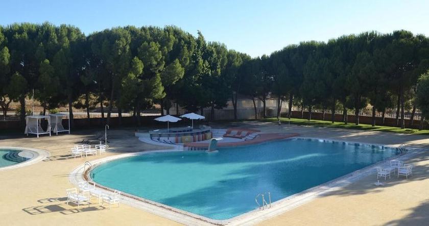 Imagen de la piscina del Hotel Campo do Rosmaninho. Foto 14