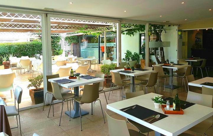 Imagen del bar/restaurante del Hotel Campomar Playa. Foto 2