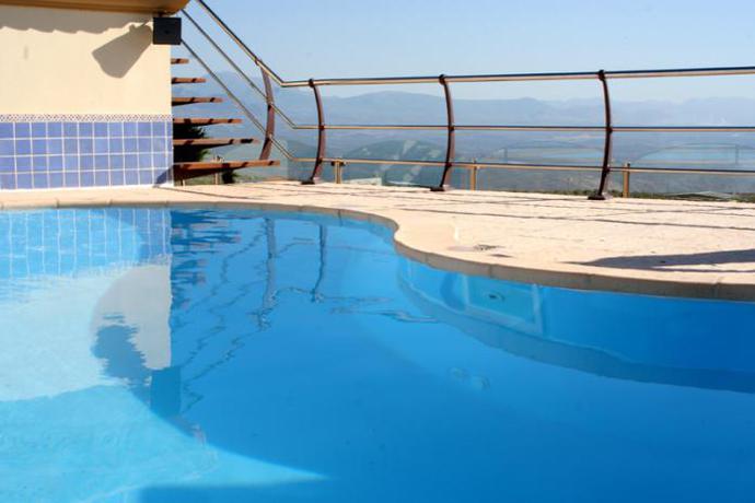 Imagen de la piscina del Hotel Campos De Baeza. Foto 10