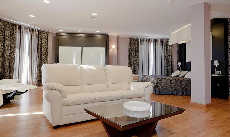 Imagen del bar/restaurante del Hotel Campos De Baeza. Foto 3