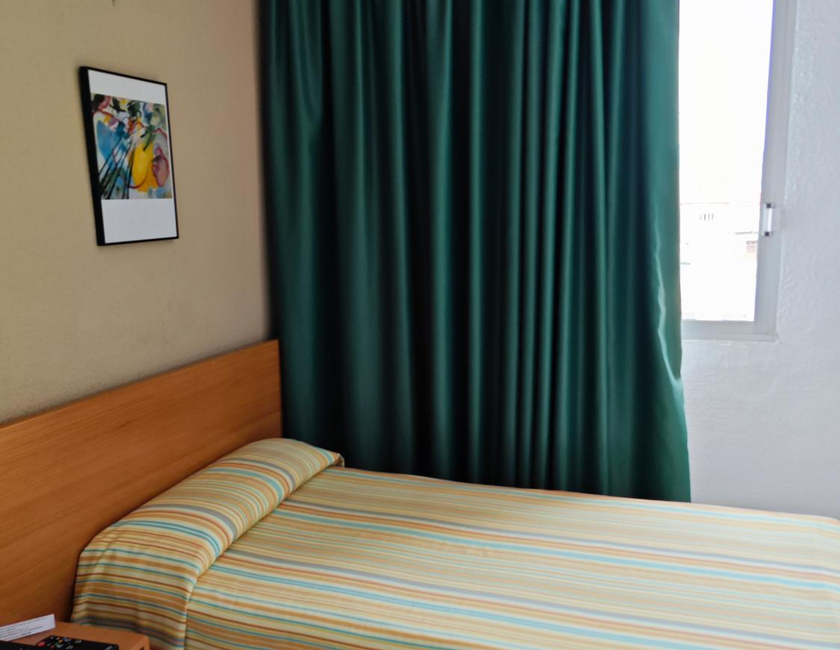 Imagen de la habitación del Hotel Camposol. Foto 10