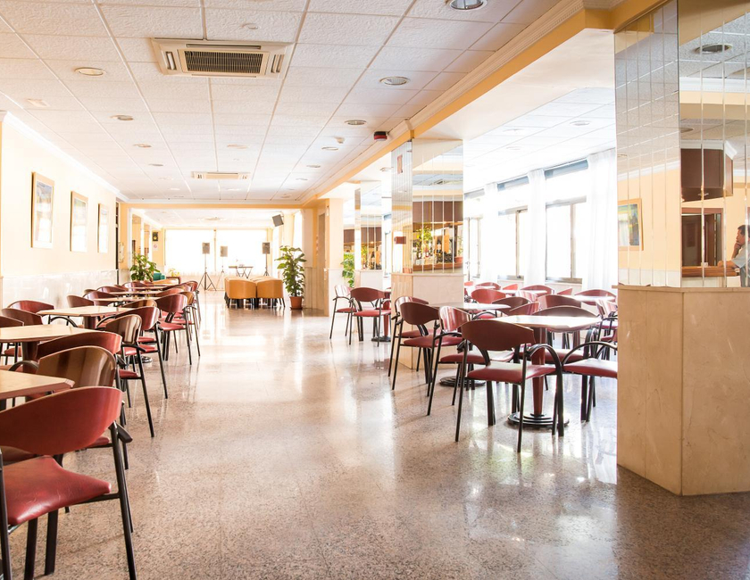 Imagen del bar/restaurante del Hotel Camposol. Foto 6