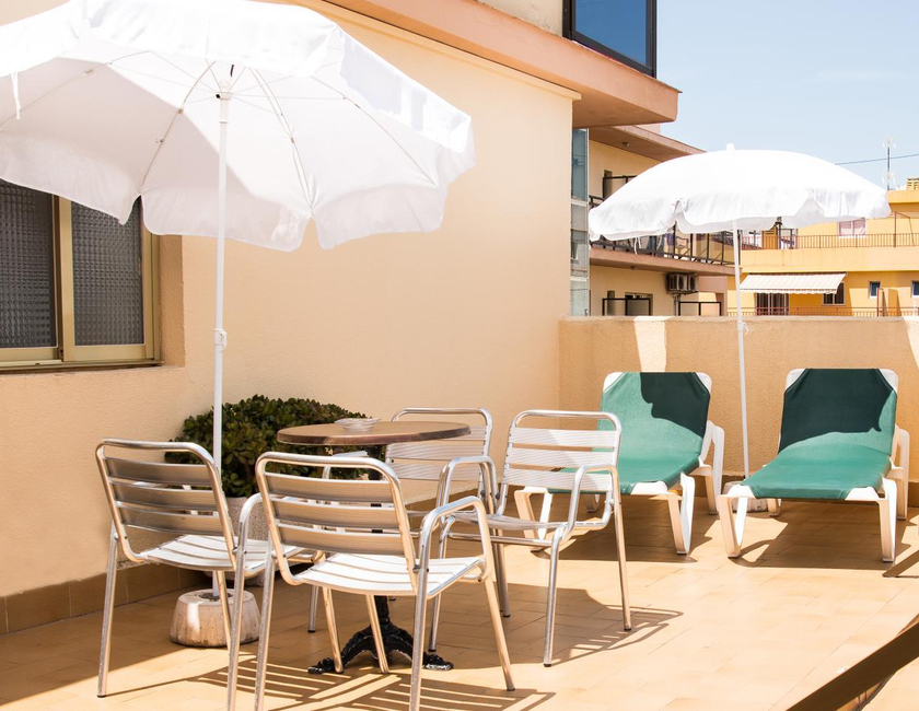 Imagen de los exteriores del Hotel Camposol. Foto 17