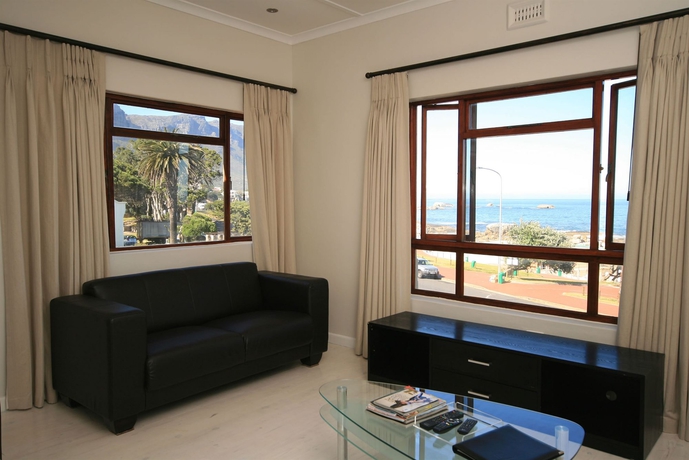 Imagen de los interiores del Hotel Camps Bay Village. Foto 12