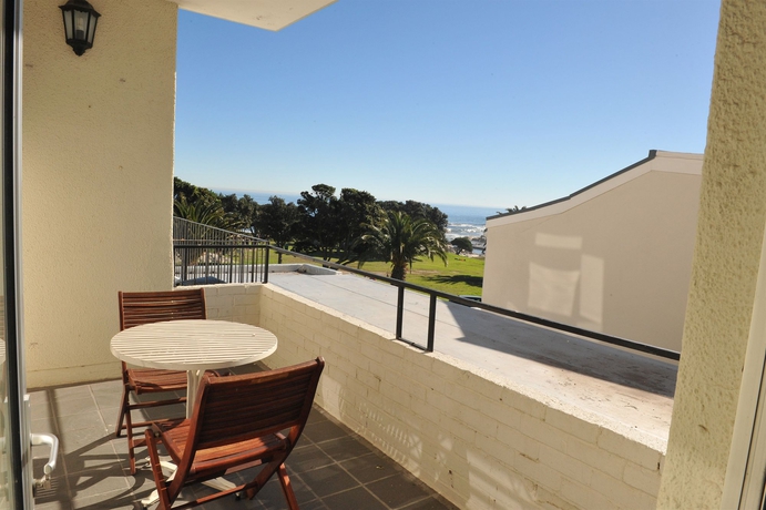 Imagen de la habitación del Hotel Camps Bay Village. Foto 4