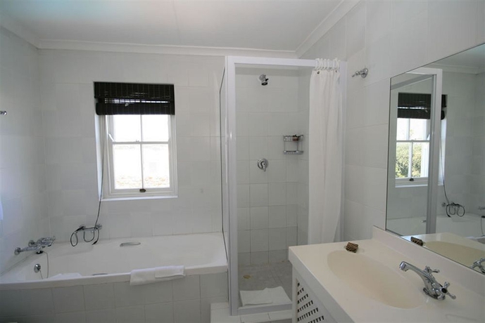 Imagen de la habitación del Hotel Camps Bay Village. Foto 5
