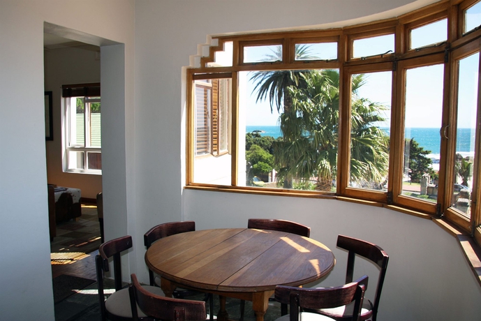 Imagen de la habitación del Hotel Camps Bay Village. Foto 6