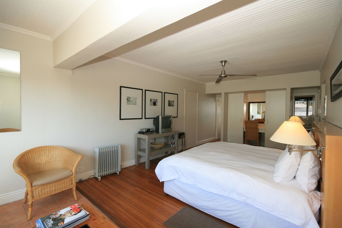 Imagen de la habitación del Hotel Camps Bay Village. Foto 10