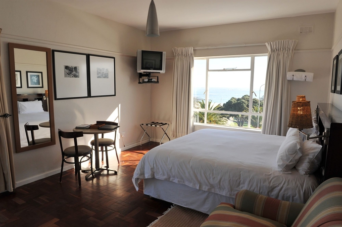 Imagen de la habitación del Hotel Camps Bay Village. Foto 11