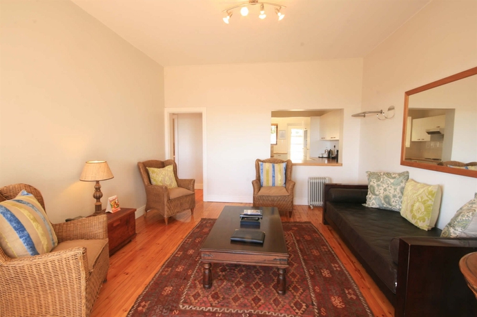 Imagen de los interiores del Hotel Camps Bay Village. Foto 14