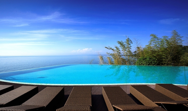 Imagen de la piscina del Hotel Campus Alba at Castello Mare. Foto 17