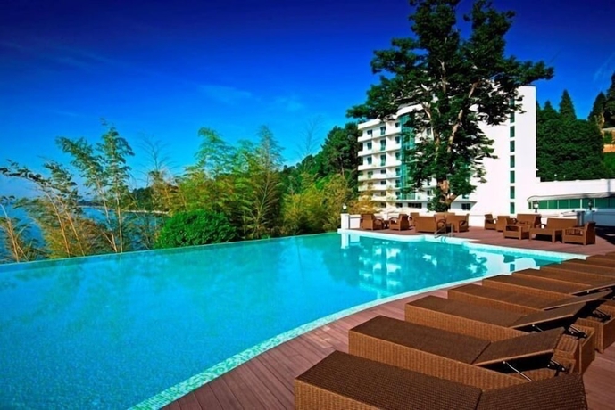 Imagen de la piscina del Hotel Campus Alba at Castello Mare. Foto 18