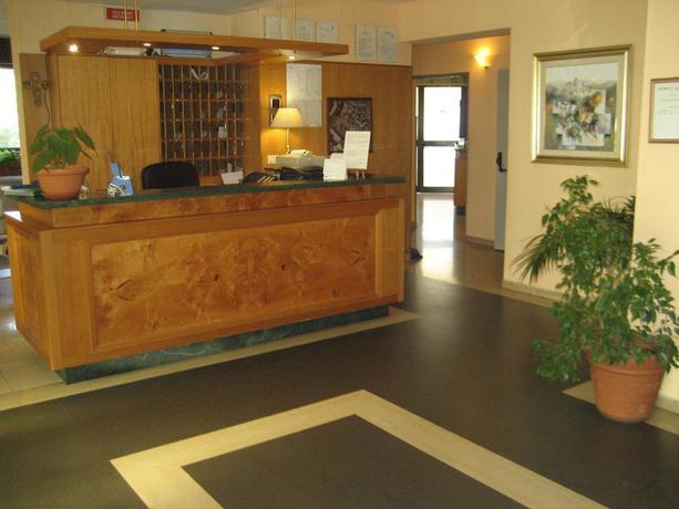 Imagen de los interiores del Hotel Campus, Bari. Foto 11