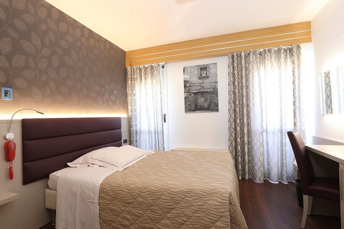 Imagen de la habitación del Hotel Campus, Stradella. Foto 6